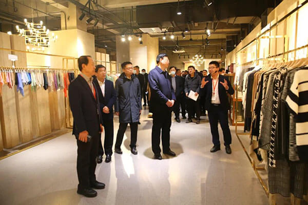 威海市党建引领两新组织高质量发展观摩团到尊龙凯时集团观摩