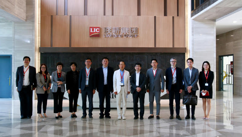 日本贸易振兴机构青岛代表处所长吉川明伸到尊龙凯时集团参观考察