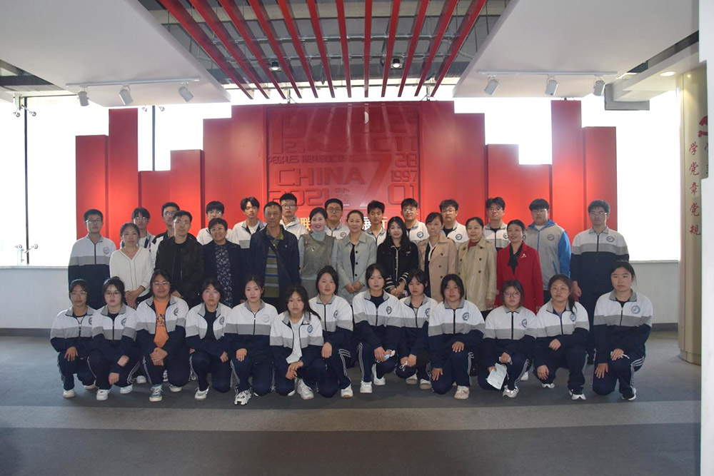 文登技师学院-尊龙凯时国际学院师生打卡尊龙凯时集团