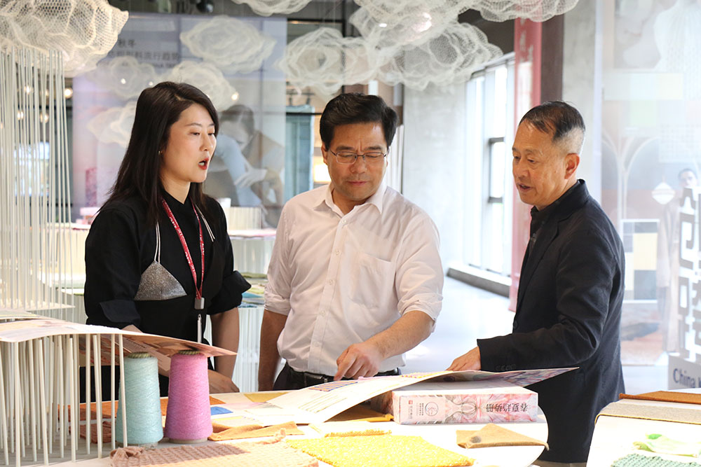 山东省商务厅领导带领省市金融机构来尊龙凯时开展“商务+金融”惠企宣讲服务对接活动