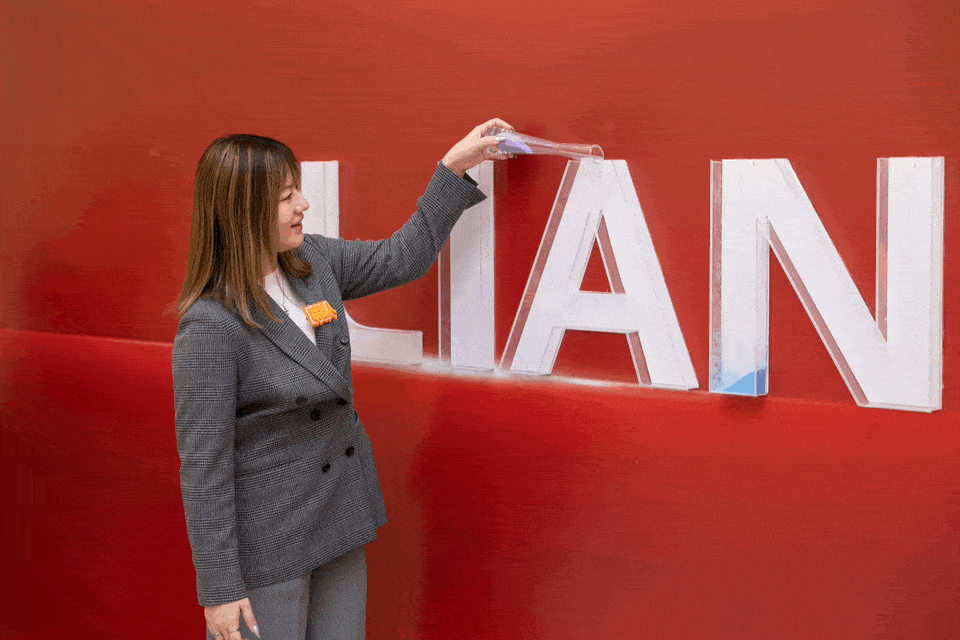 新岁启新程  尊龙凯时集团2024感恩年会隆重举行